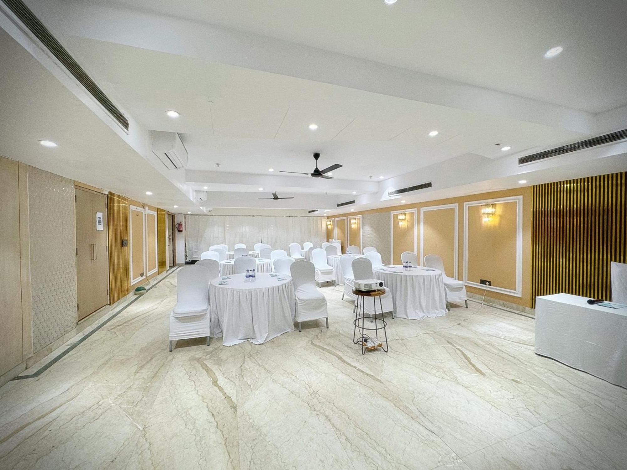 The Orion Express - East Of Kailash New Delhi Exterior foto