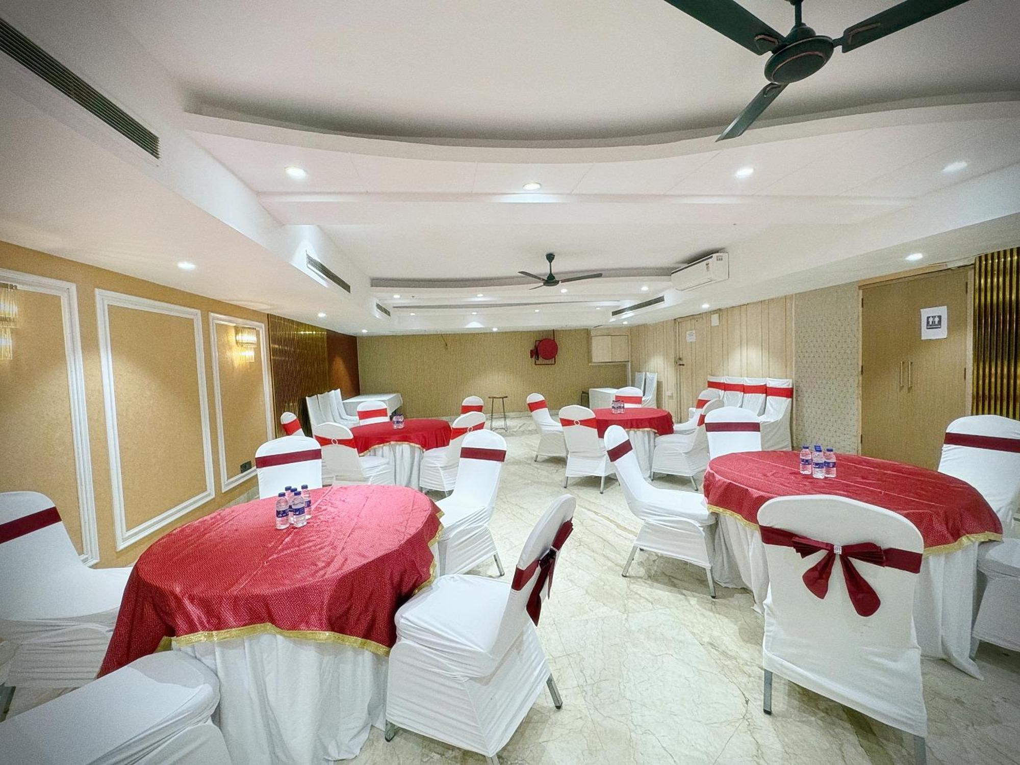 The Orion Express - East Of Kailash New Delhi Exterior foto