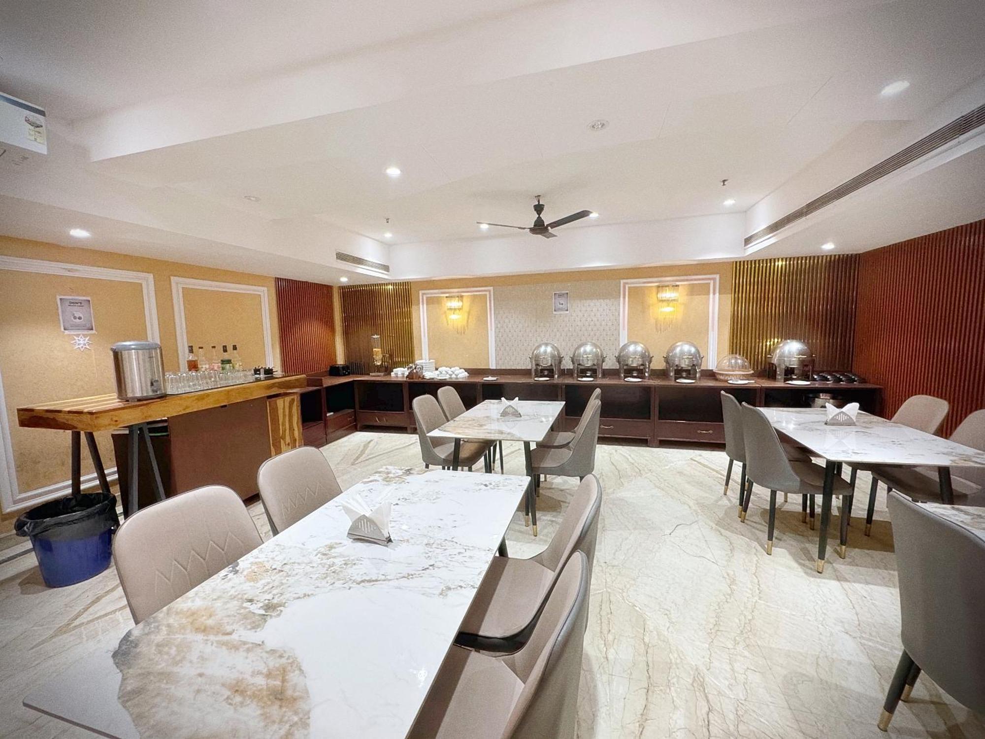 The Orion Express - East Of Kailash New Delhi Exterior foto
