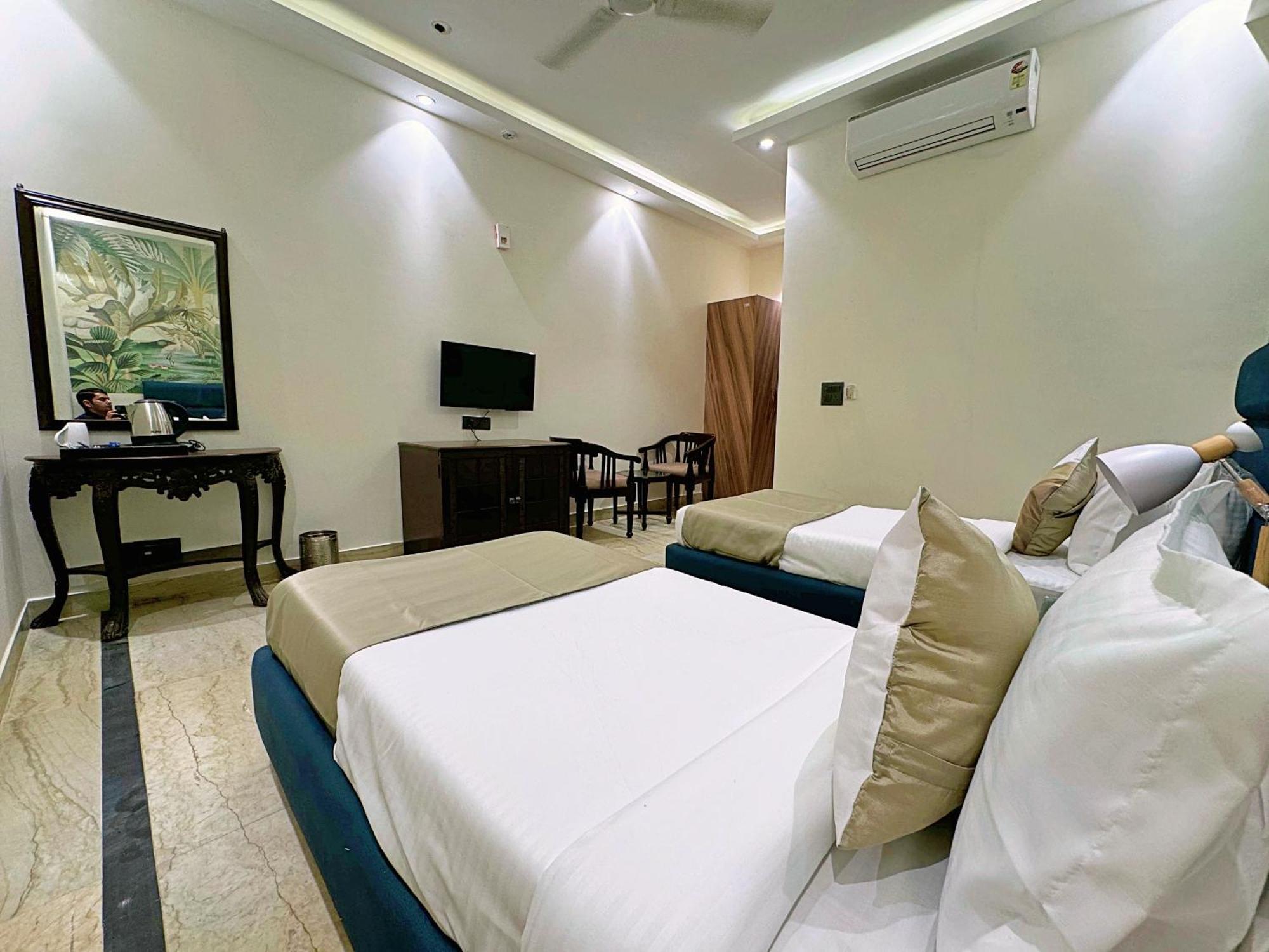 The Orion Express - East Of Kailash New Delhi Exterior foto